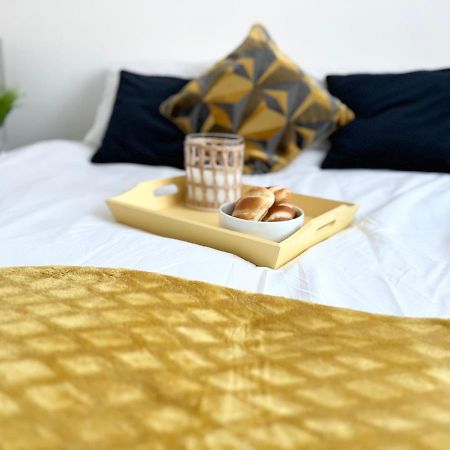 3 Cosy Homes Walking Distance To Mall With Parking Available To Book Separately 3 Bed House Or 1 Bed Apartment Or Studio London Exterior foto