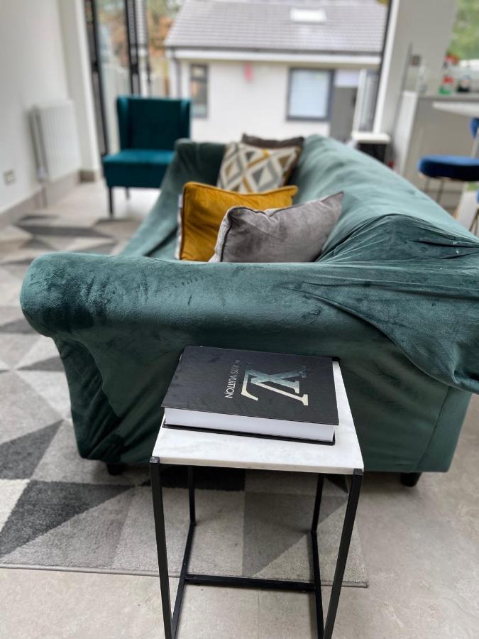 3 Cosy Homes Walking Distance To Mall With Parking Available To Book Separately 3 Bed House Or 1 Bed Apartment Or Studio London Exterior foto