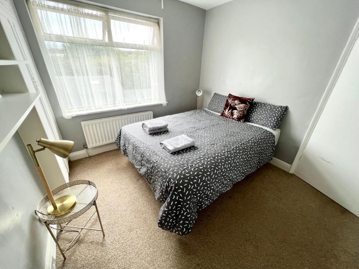 3 Cosy Homes Walking Distance To Mall With Parking Available To Book Separately 3 Bed House Or 1 Bed Apartment Or Studio London Exterior foto