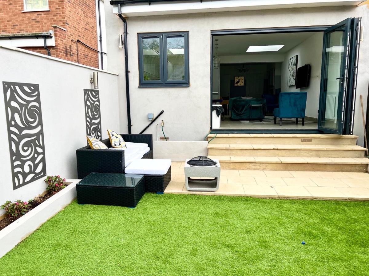 3 Cosy Homes Walking Distance To Mall With Parking Available To Book Separately 3 Bed House Or 1 Bed Apartment Or Studio London Exterior foto