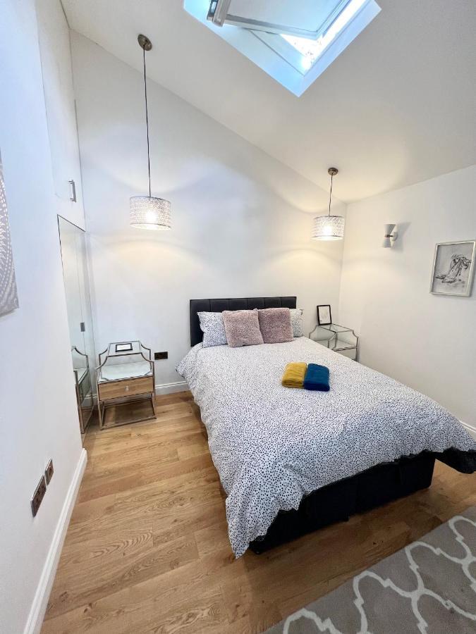 3 Cosy Homes Walking Distance To Mall With Parking Available To Book Separately 3 Bed House Or 1 Bed Apartment Or Studio London Exterior foto