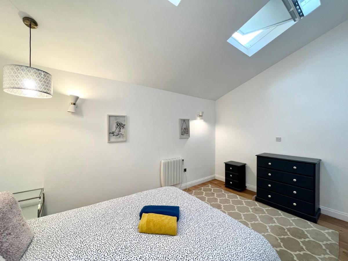 3 Cosy Homes Walking Distance To Mall With Parking Available To Book Separately 3 Bed House Or 1 Bed Apartment Or Studio London Exterior foto
