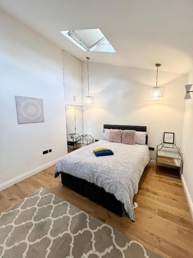 3 Cosy Homes Walking Distance To Mall With Parking Available To Book Separately 3 Bed House Or 1 Bed Apartment Or Studio London Exterior foto