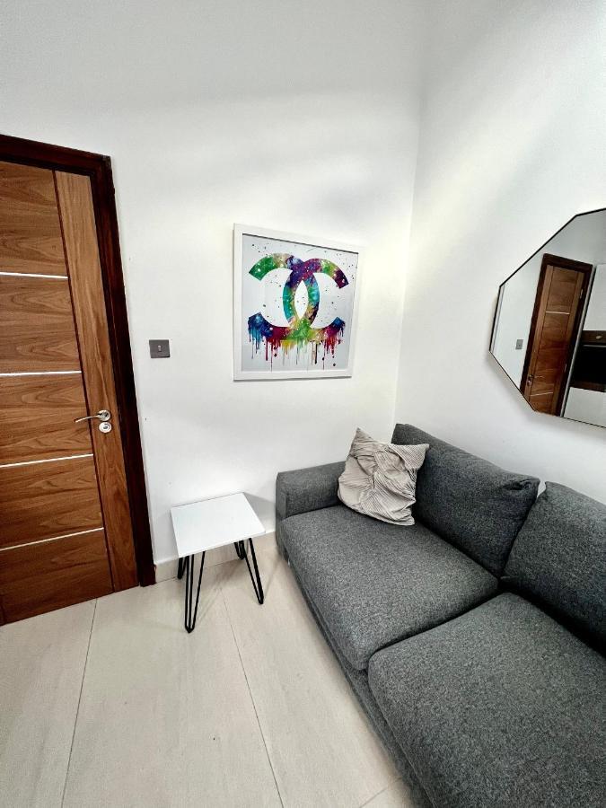 3 Cosy Homes Walking Distance To Mall With Parking Available To Book Separately 3 Bed House Or 1 Bed Apartment Or Studio London Exterior foto